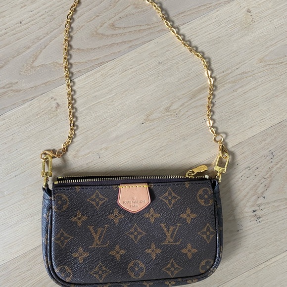 Louis Vuitton barely used purse! Great condition + comes with dust bag - Picture 3 of 5